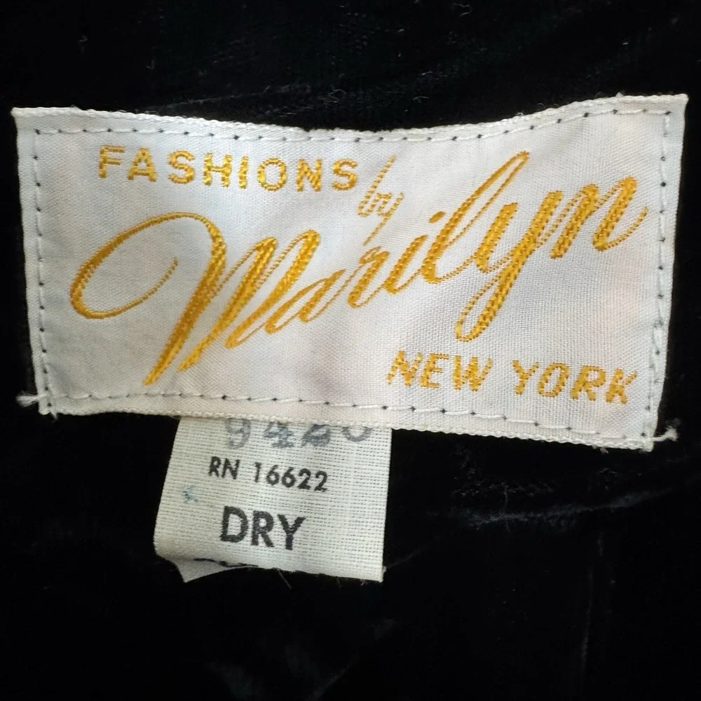 Vtg 60s Fashions by Marilyn Loungewear Mod Black Velour Robe Sz M/L ILGWU